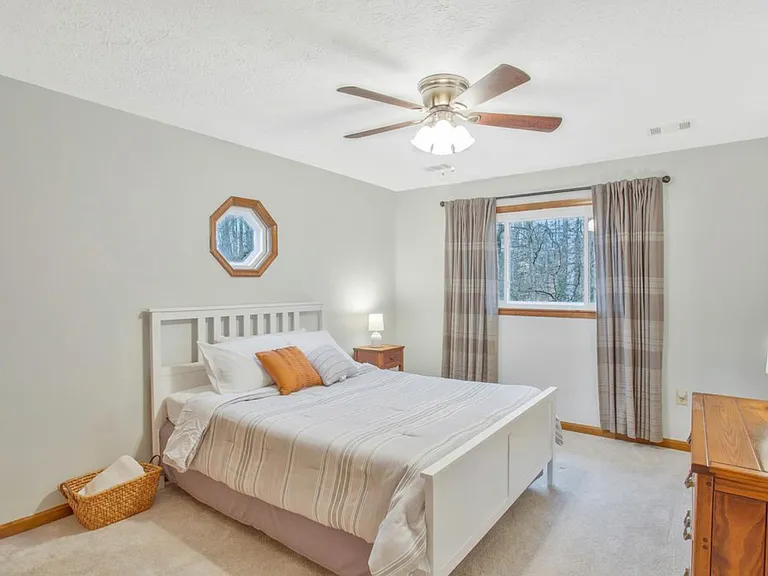 8300 Venture Dr — Photo 18