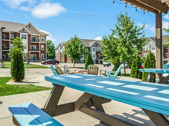 Elan Apartments Courtyard