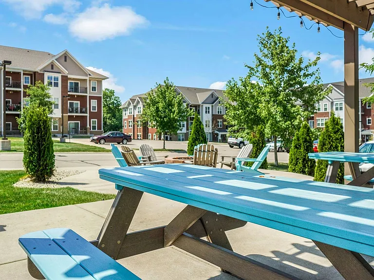 Elan Apartments Outdoor Picnic Area