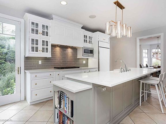 4th image of 30 Brookside Farm Rd