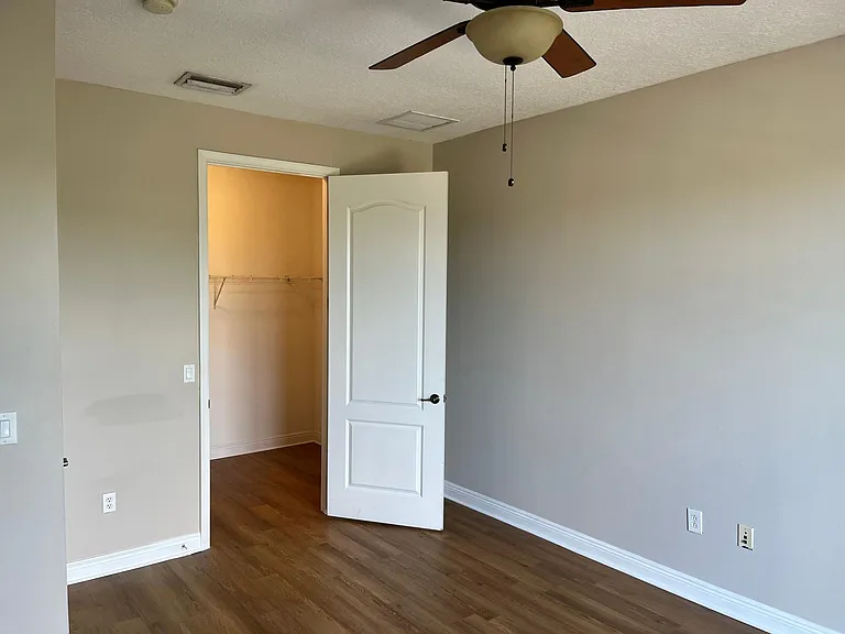 Master bedroom & walk-in closet