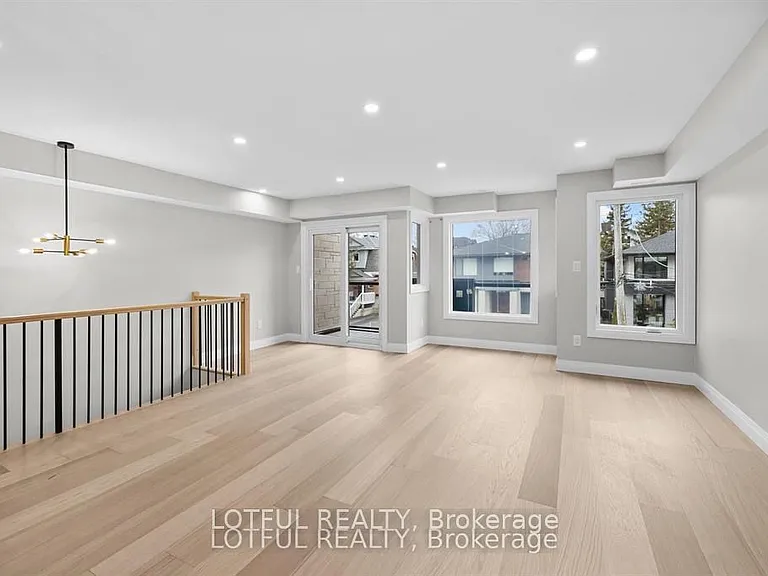 461 Tweedsmuir Ave #B — Photo 3