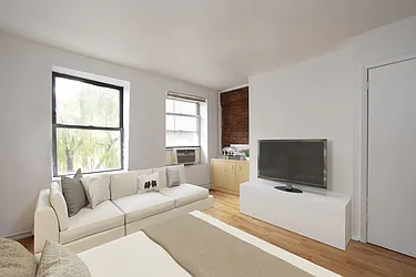 Rented by R New York