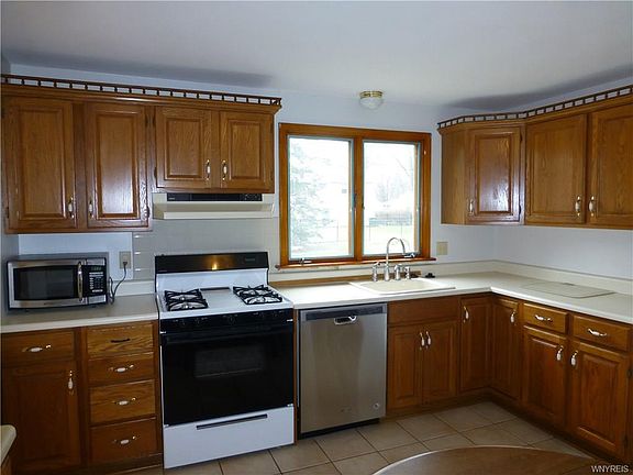 2nd image of 523 Meadowbrook Dr