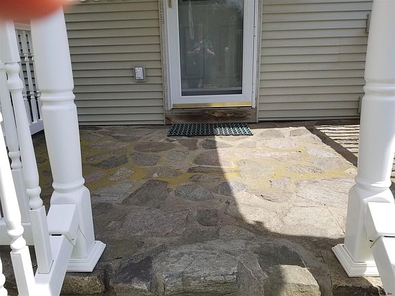 4th image of 24 E River Dr