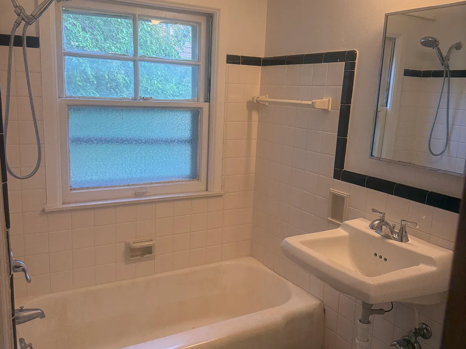2 bed, 1125 sqft, $1,920 — Photo 4