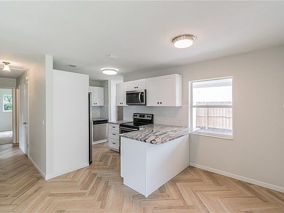 3rd image of 3811 W Iowa Ave