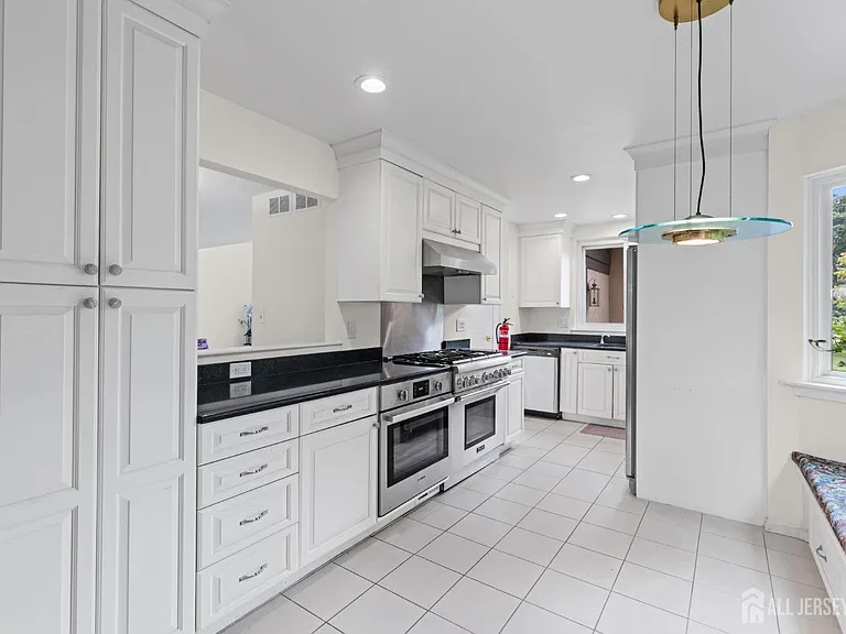 130 Sayre Dr #130 — Photo 15