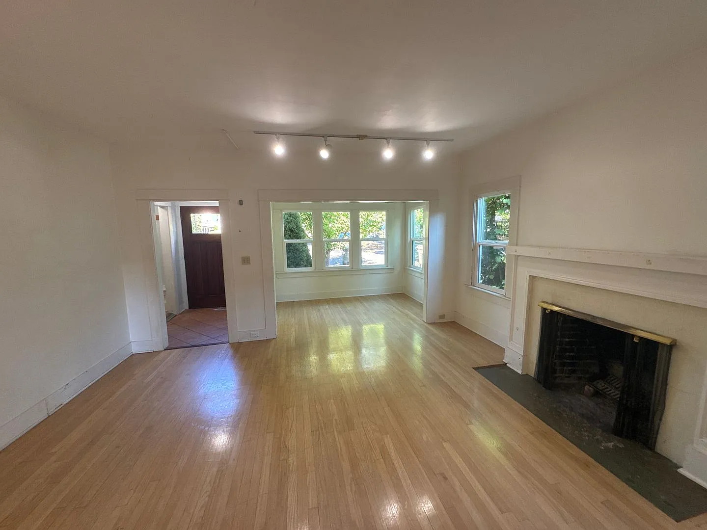 Location Matters ~ 4 Bedroom + Bonus Room ~ Walking Distance To Osu — Photo 3