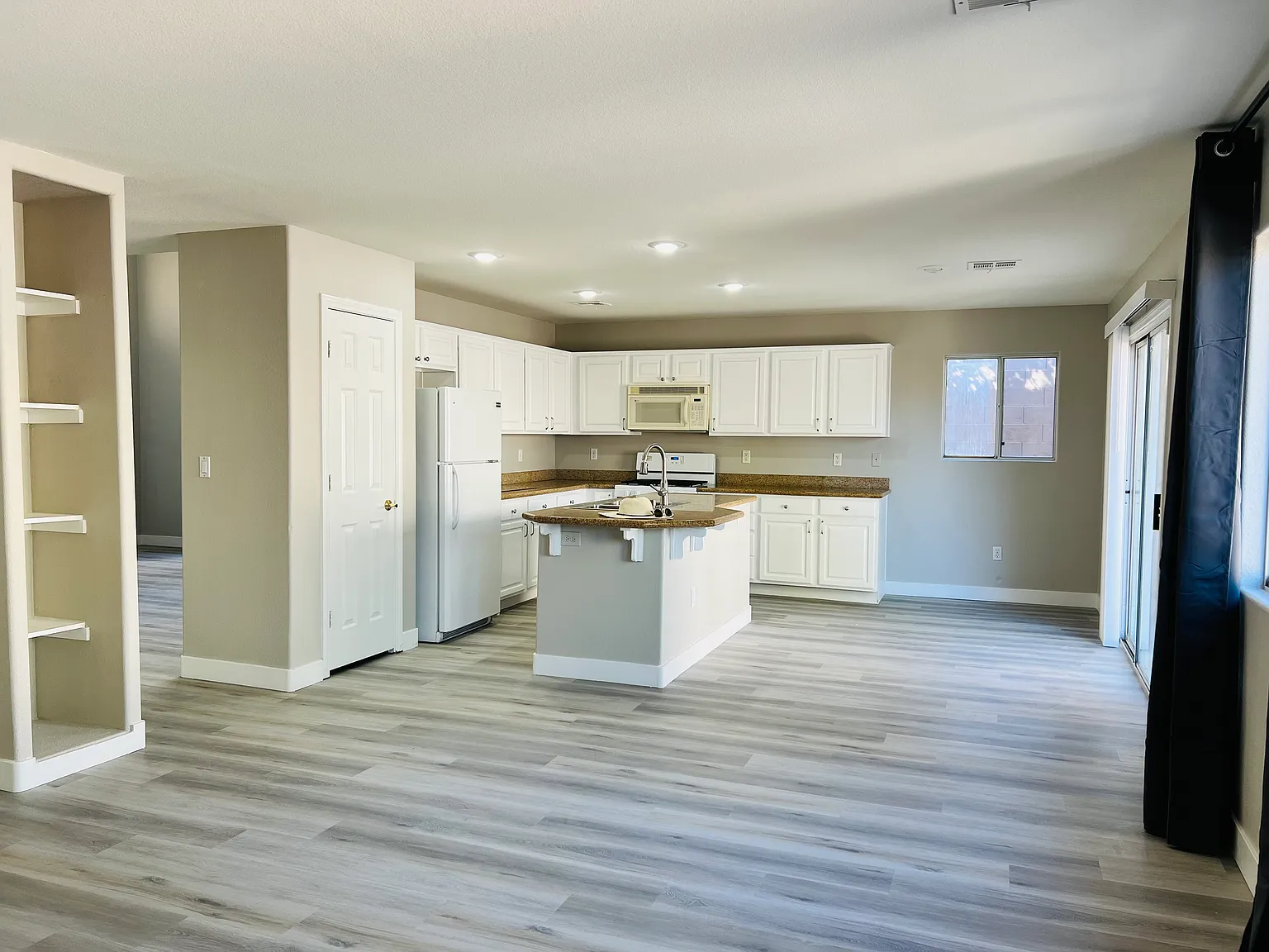 5 bed, 2447 sqft, $875 — Photo 4