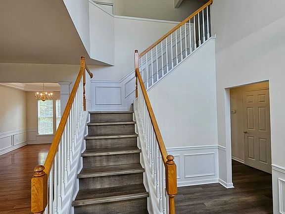 2nd image of 10312 Scotch Pine Cir