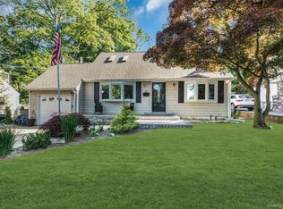 16 Davis Street, Melville, NY 11747