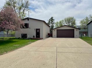 1417 Sunset Blvd, Minot, ND 58703