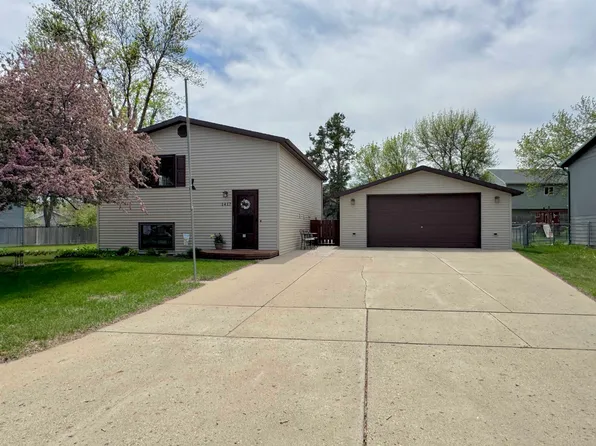 1417 Sunset Blvd, Minot, ND 58703