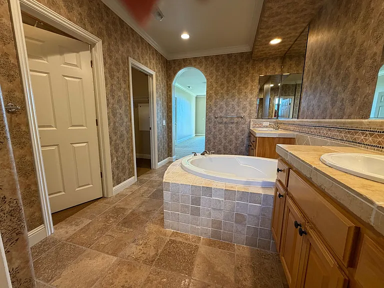 1014 Gamay Dr — Photo 10
