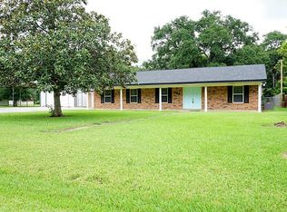 229 Sleepy Hollow Dr, Lake Jackson, TX 77566