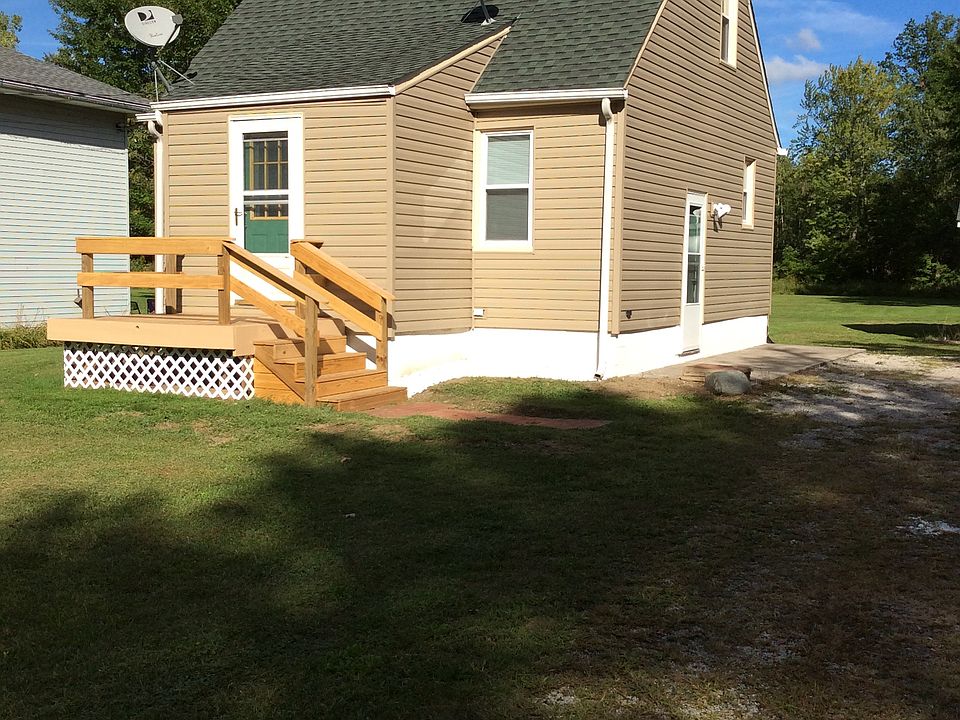 1st image of 3995 Russell Ave