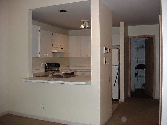3rd image of 1758 W Augusta Blvd #1