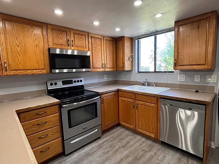 1113 Country Hills Dr #D1 — Photo 8