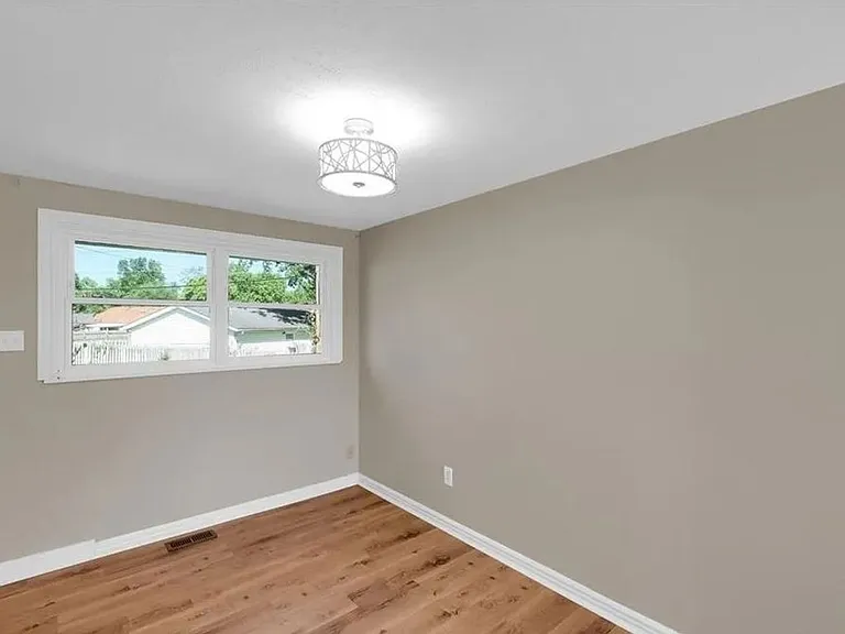 1310 Longfellow Dr — Photo 3