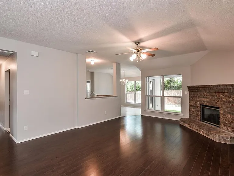 2404 Glenhaven Dr — Photo 3