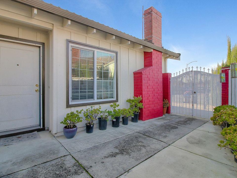 1st image of 2779 Rainview Dr