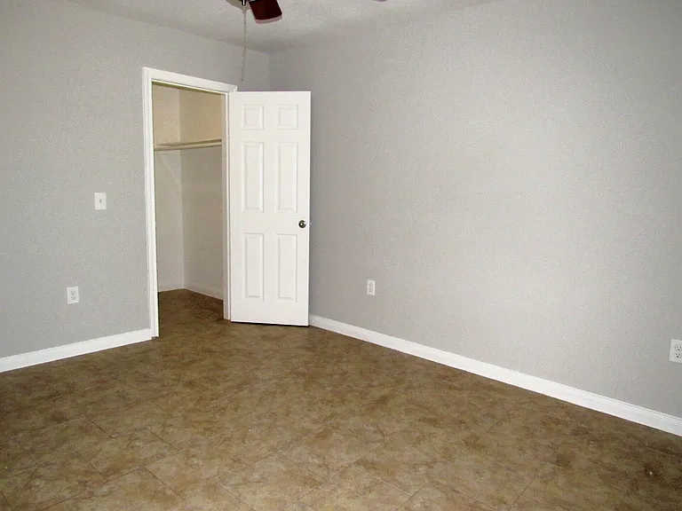 Capewood Apartments — Photo 41