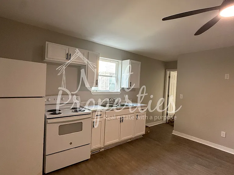 233 Cambridge Ave E #4 — Photo 2