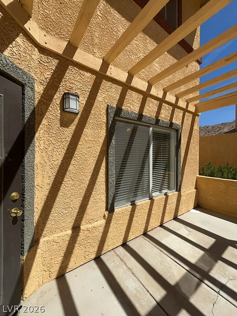 3 bed, 2.5 bath, 5214 sqft, $1,650 — Photo 2