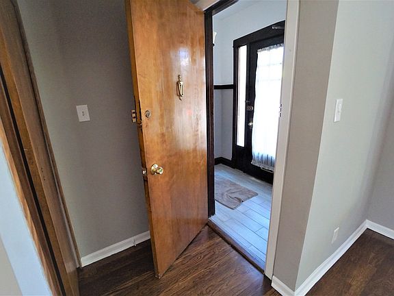 2nd image of 1739 W Winona St