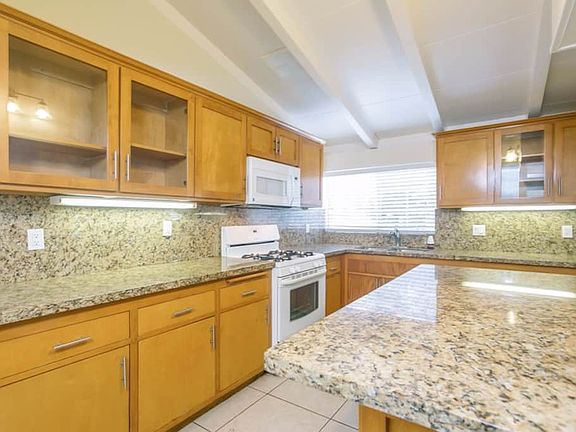 3rd image of 2335 Belinda Ave