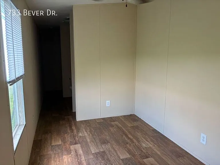 733 E Bever Dr — Photo 5