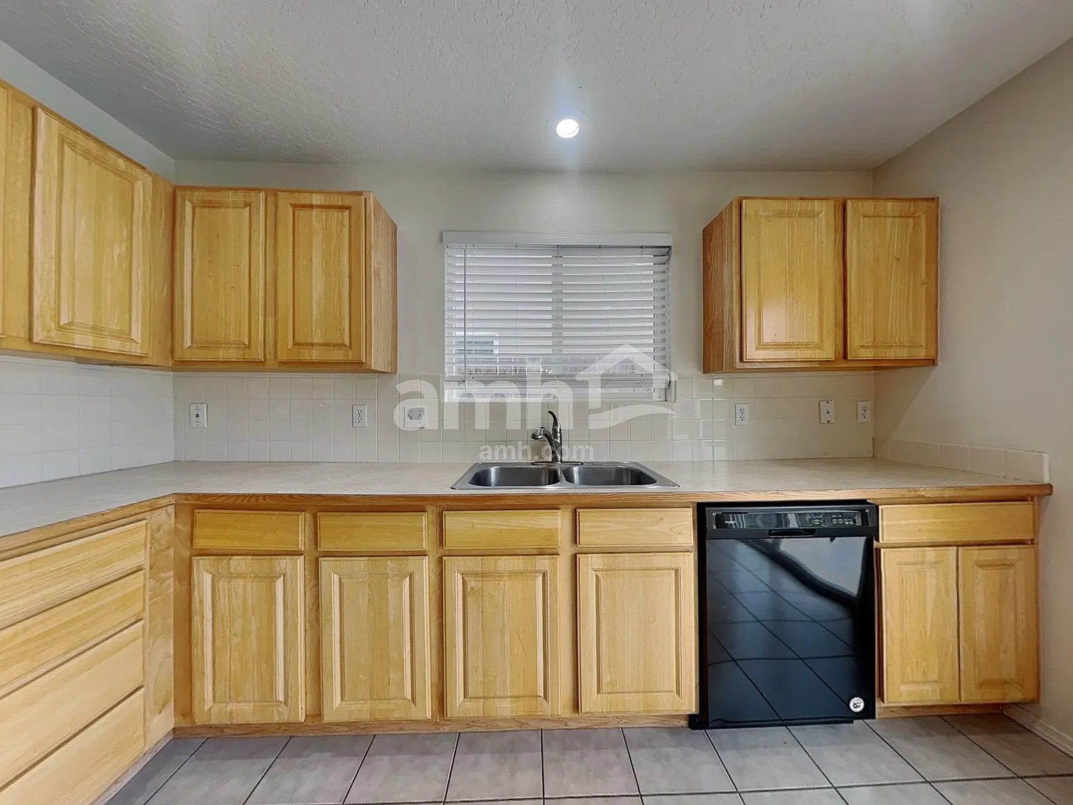 3 bed, 2.5 bath, 1560 sqft, $2,400 — Photo 4