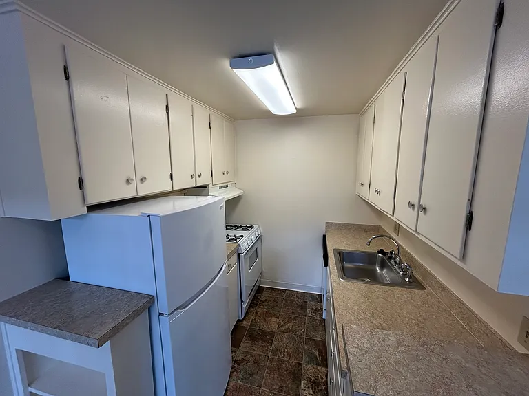 Executive House — Photo 24