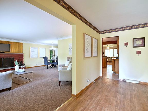4th image of 1409 Robinhood Ln