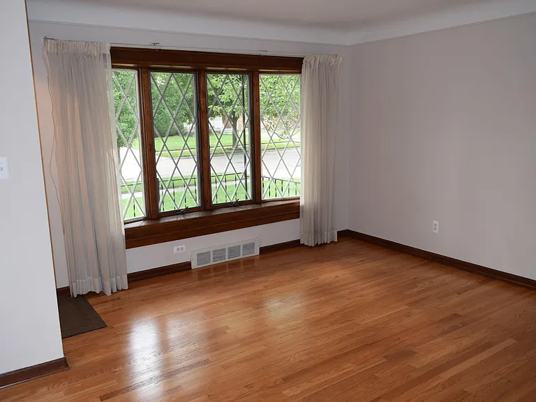 2459 Medford St — Photo 26