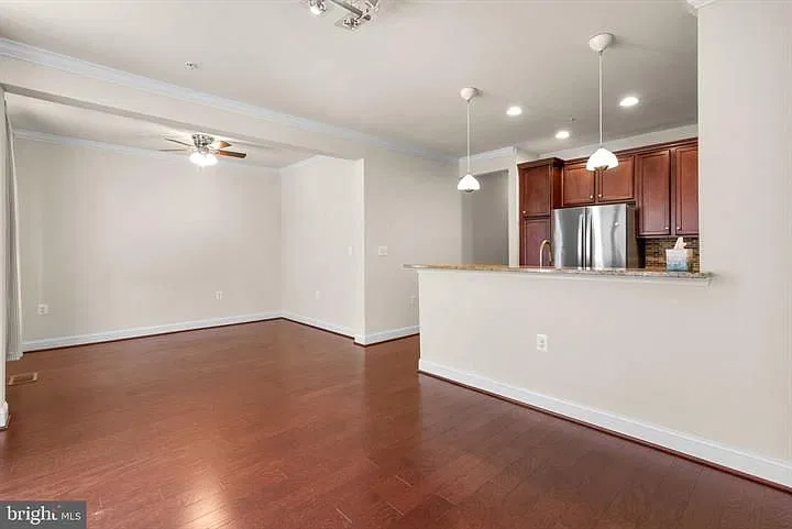 3 bed, 3.0 bath, 2230 sqft, $3,500 — Photo 4