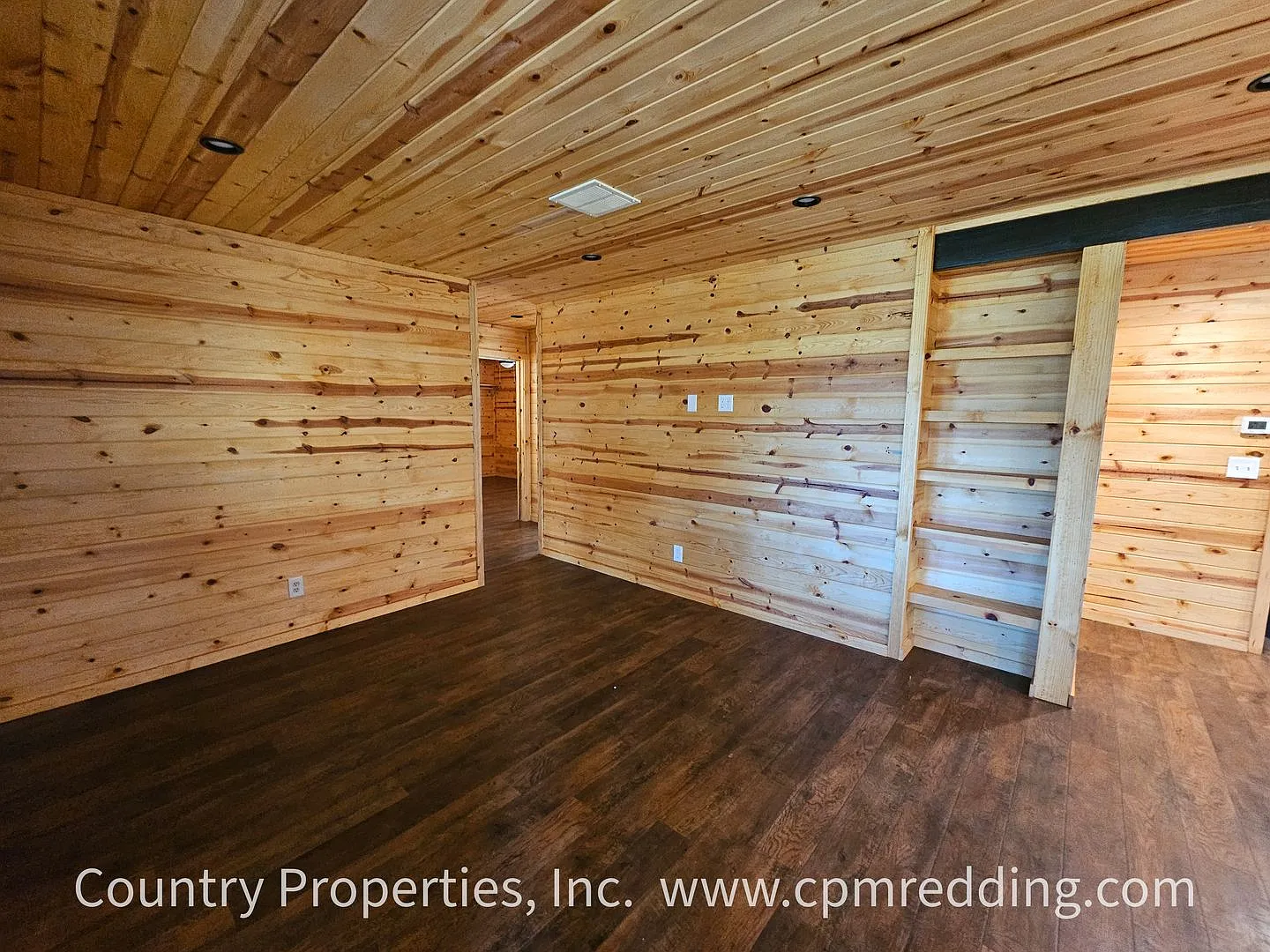 Country Living with 4 Bedrooms plus an Office! — Photo 2