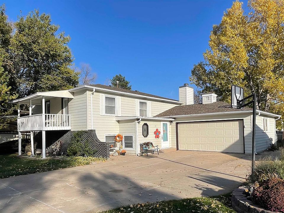 1st image of 77 Maplewood Cir