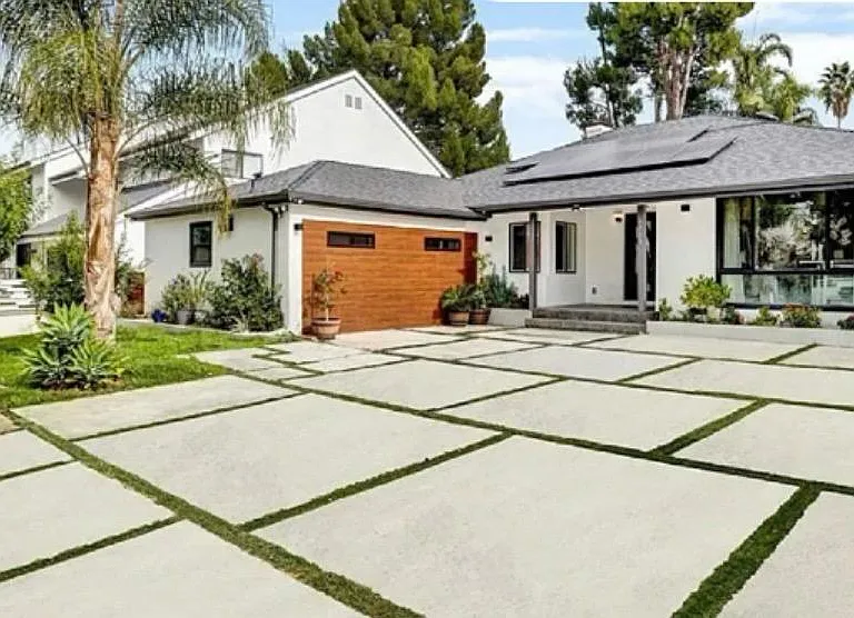 4912 Alonzo Ave — Photo 1