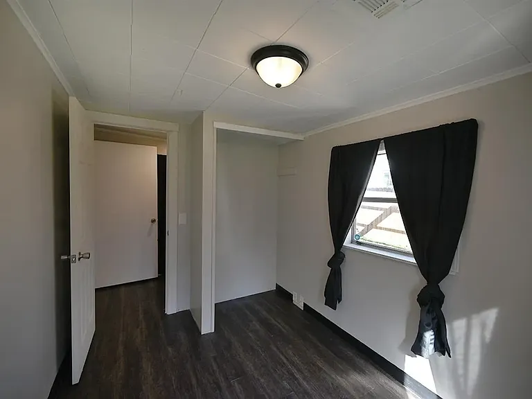 1401 S Lowry St — Photo 14