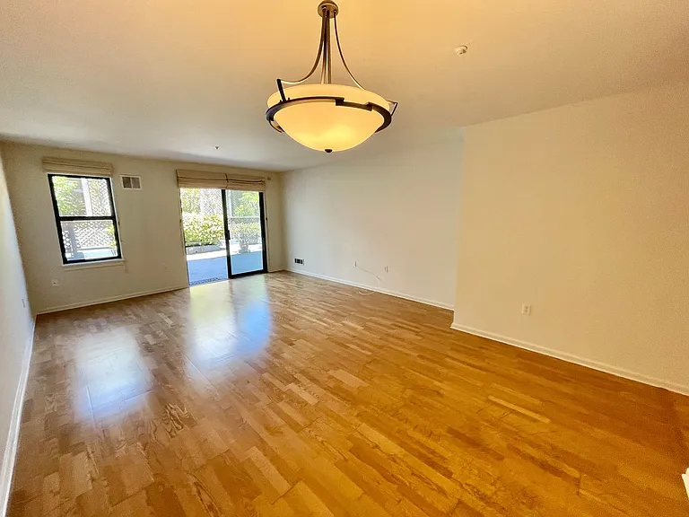 650 Chestnut St #104 — Photo 4