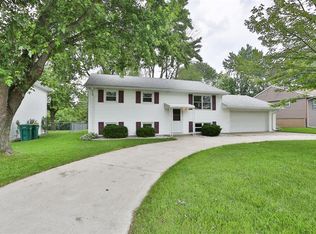 7927 Hendricks St, Merrillville, IN 46410