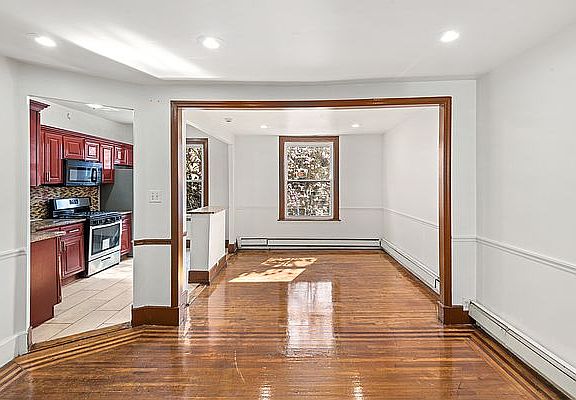 2nd image of 1240 College Ave Floor 2
