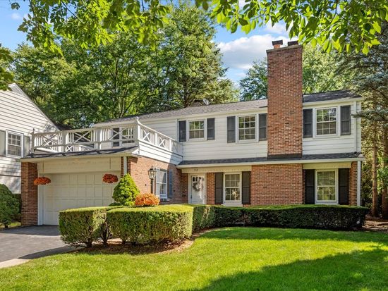 912 Pontiac Rd, Wilmette, IL 60091