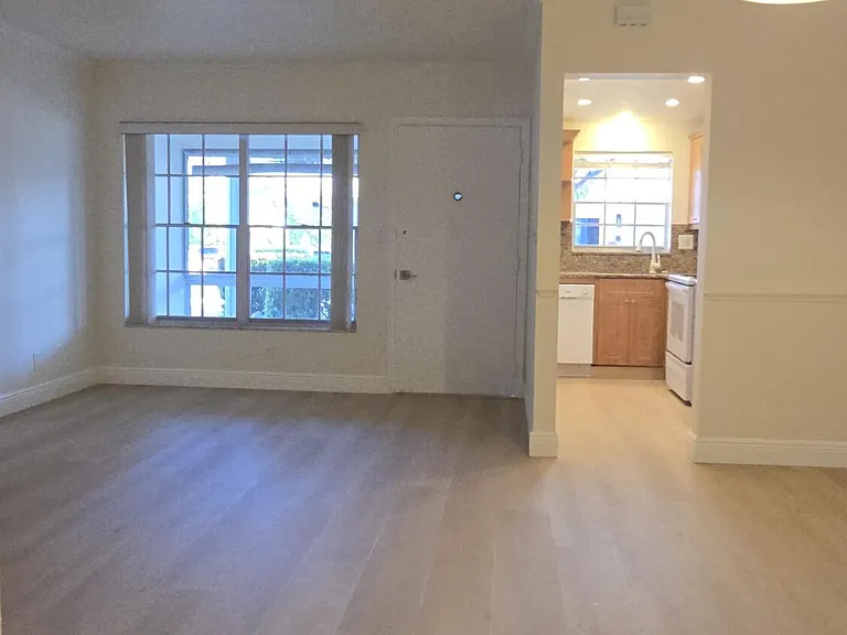1965 SE 5th Ct #104 — Photo 5