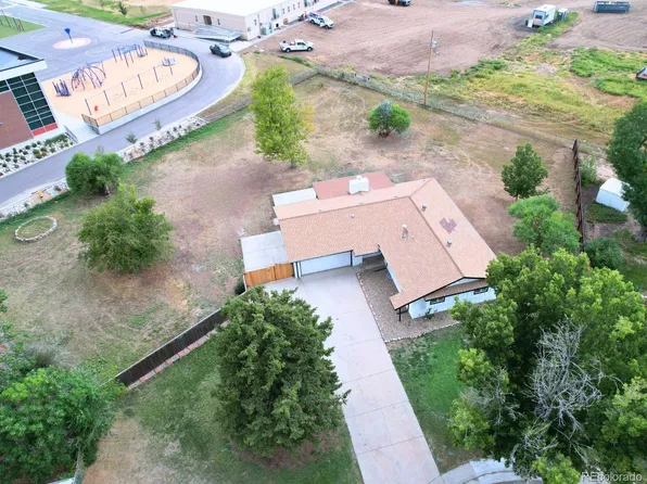 299 Salem Court, Aurora, CO 80011