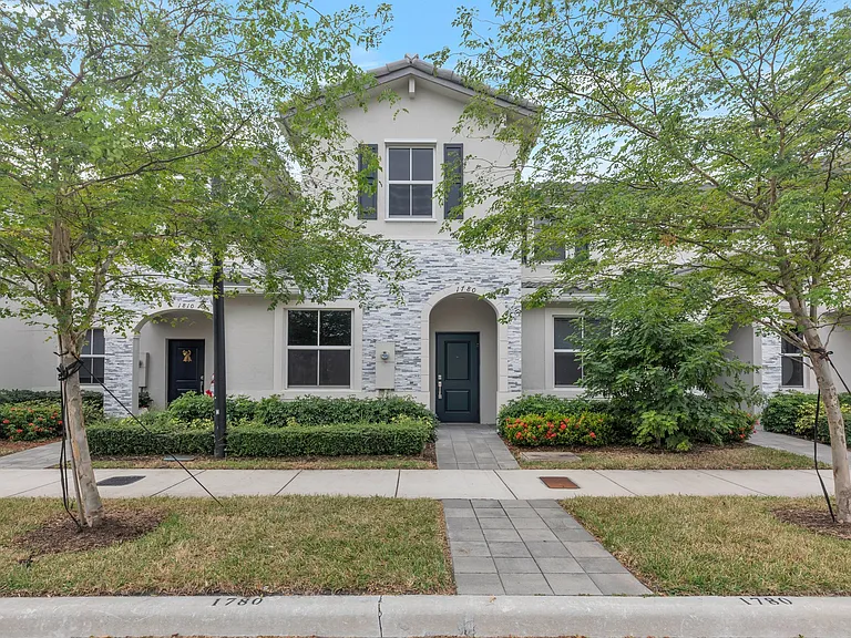 1440 Lake Crystal Dr #B — Photo 17