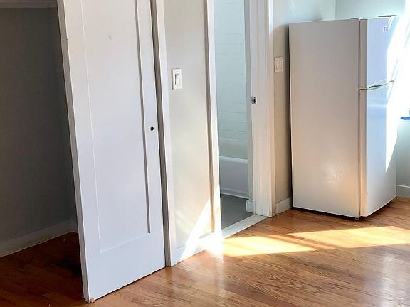 4th image of 215 E Broadway #1EE