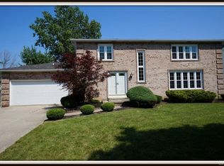 81 Heritage Rd W, Amherst, NY 14221